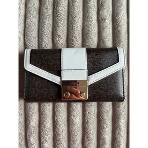 Guess Los Angeles Monogram Trifold Wallet Brown White Gold Push Lock Closure